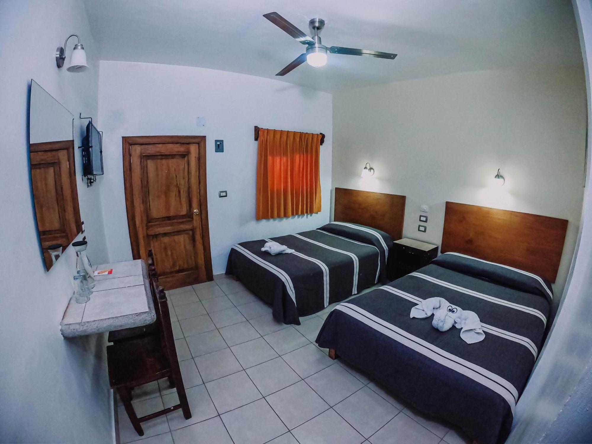 Hotel Cervantino Тапачула Экстерьер фото
