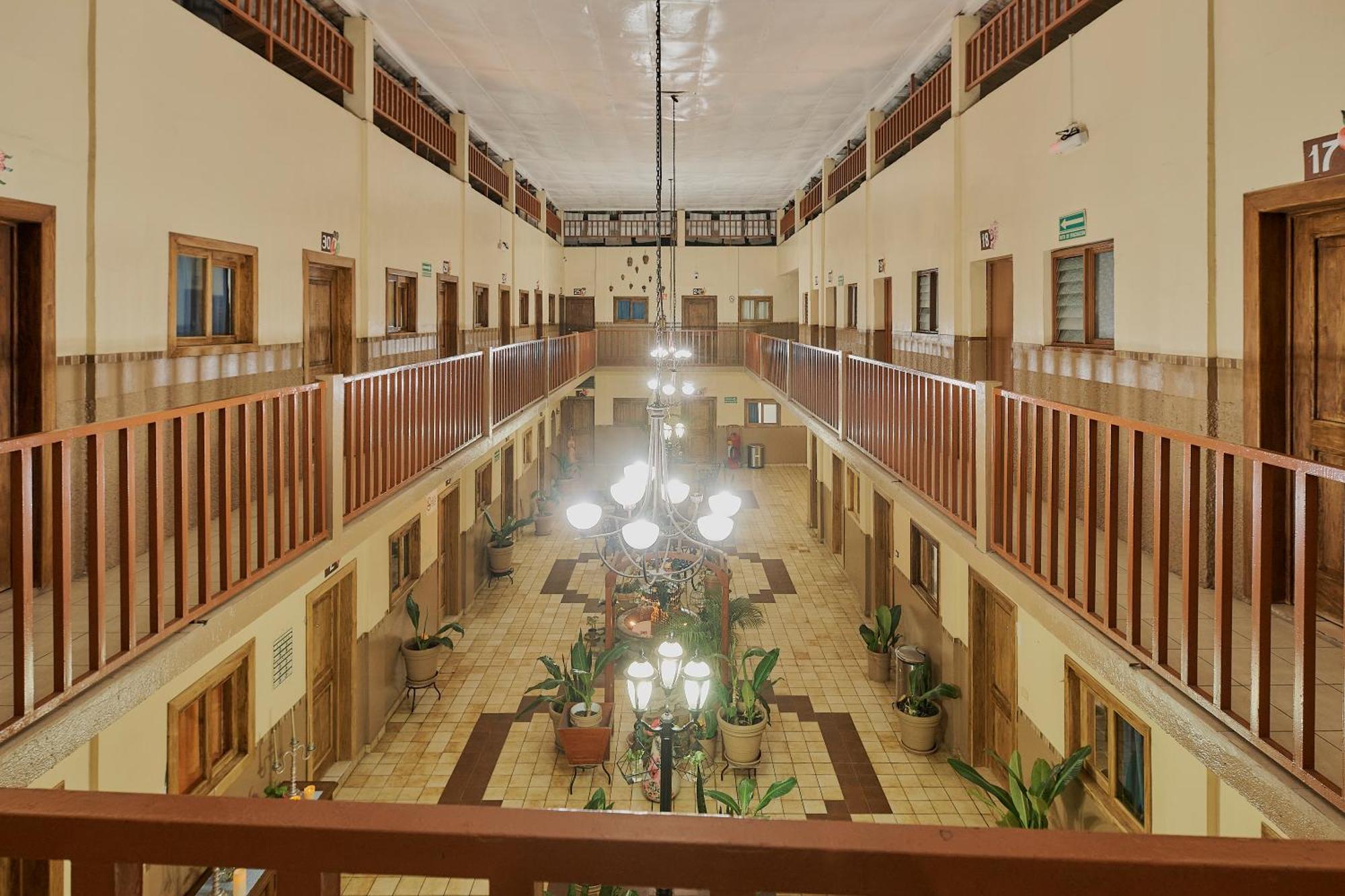 Hotel Cervantino Тапачула Экстерьер фото